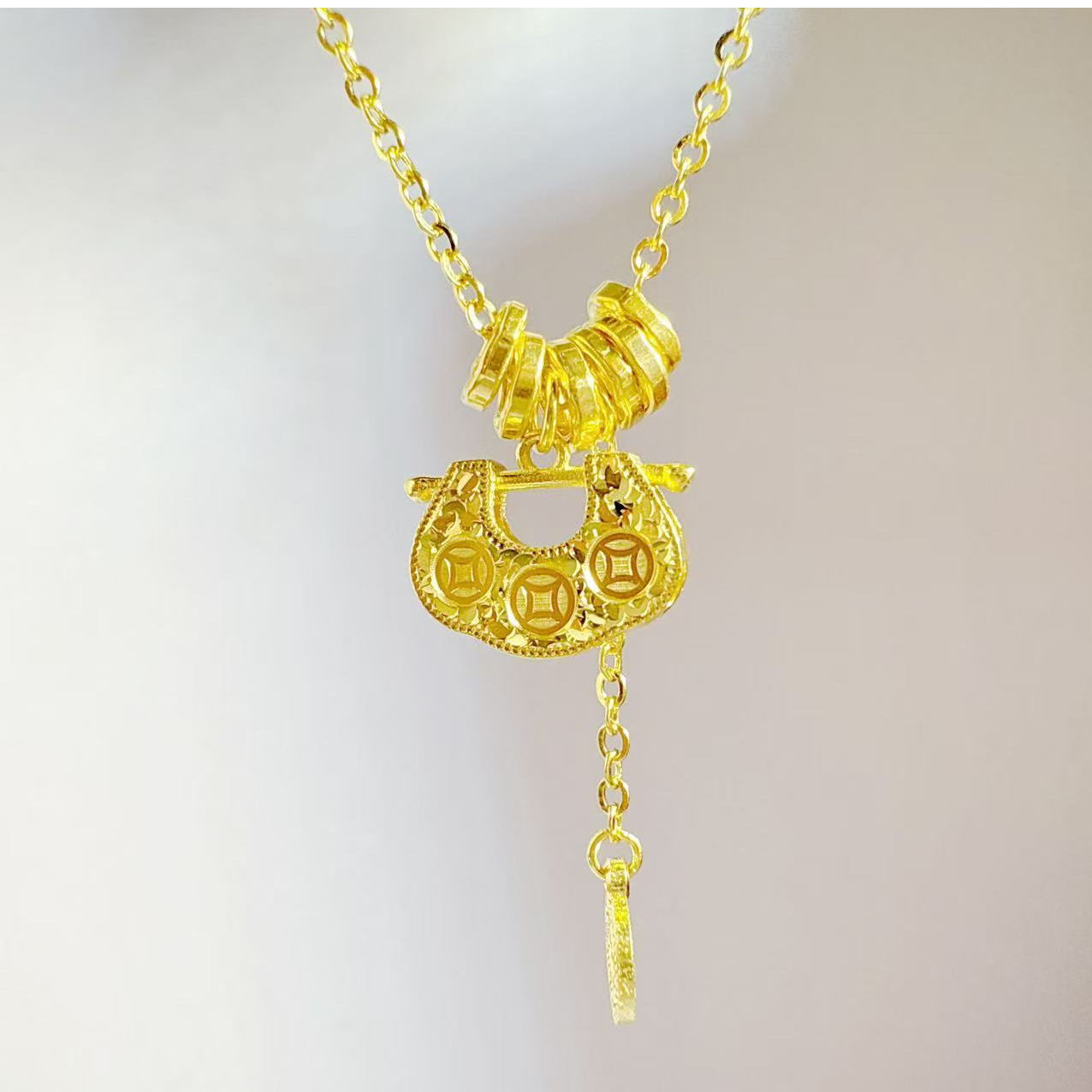 金囍库时尚黄金足金精品富贵金币小锁项链精美百搭