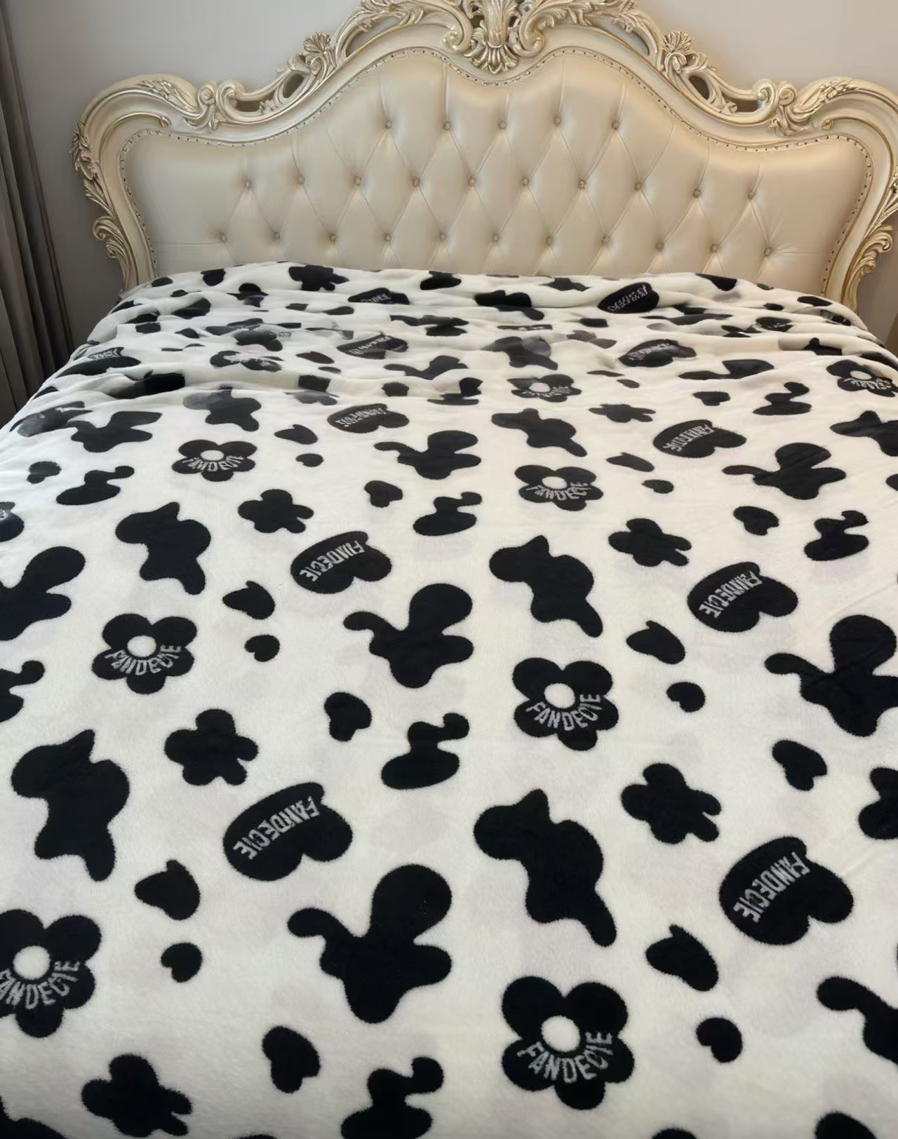 上新    黑白小花花   毛毯盖毯冬季加厚  1.3*1.6米