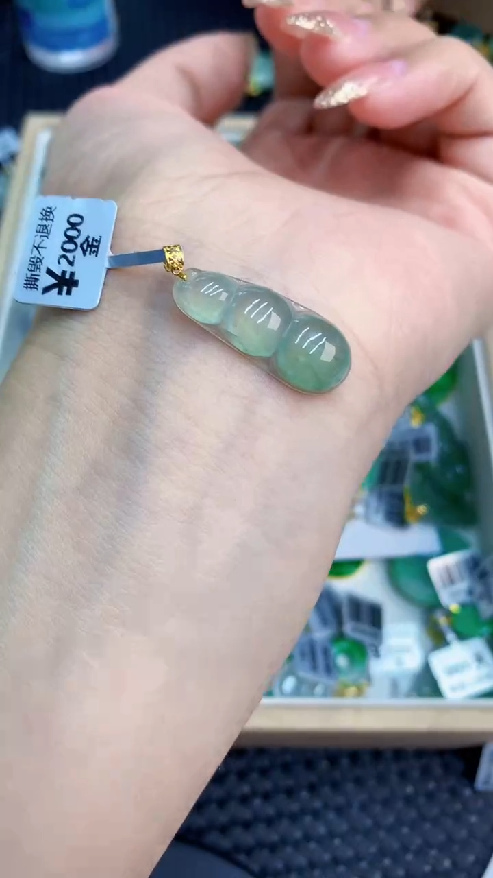 翡翠18K金镶嵌颈饰             8