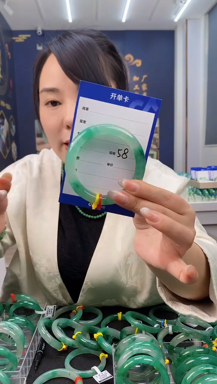 【闪购商品】石英质玉手镯未镶嵌58