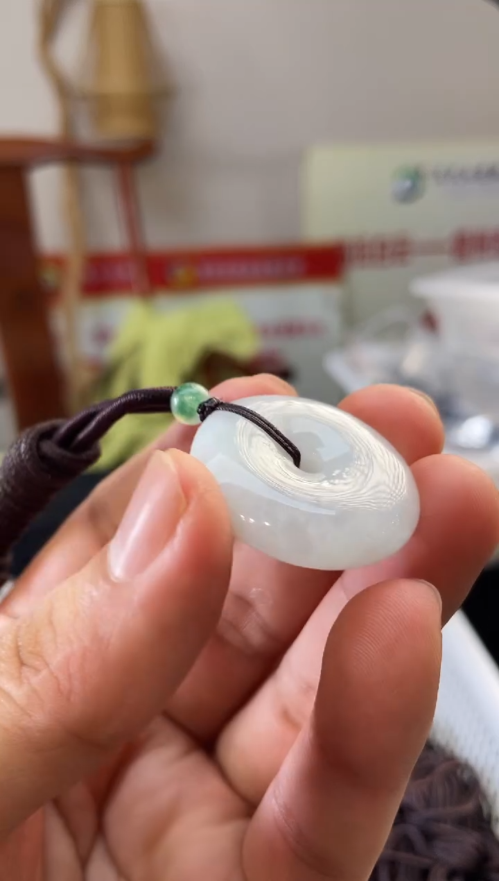 【闪购商品】翡翠颈饰未镶嵌平安扣