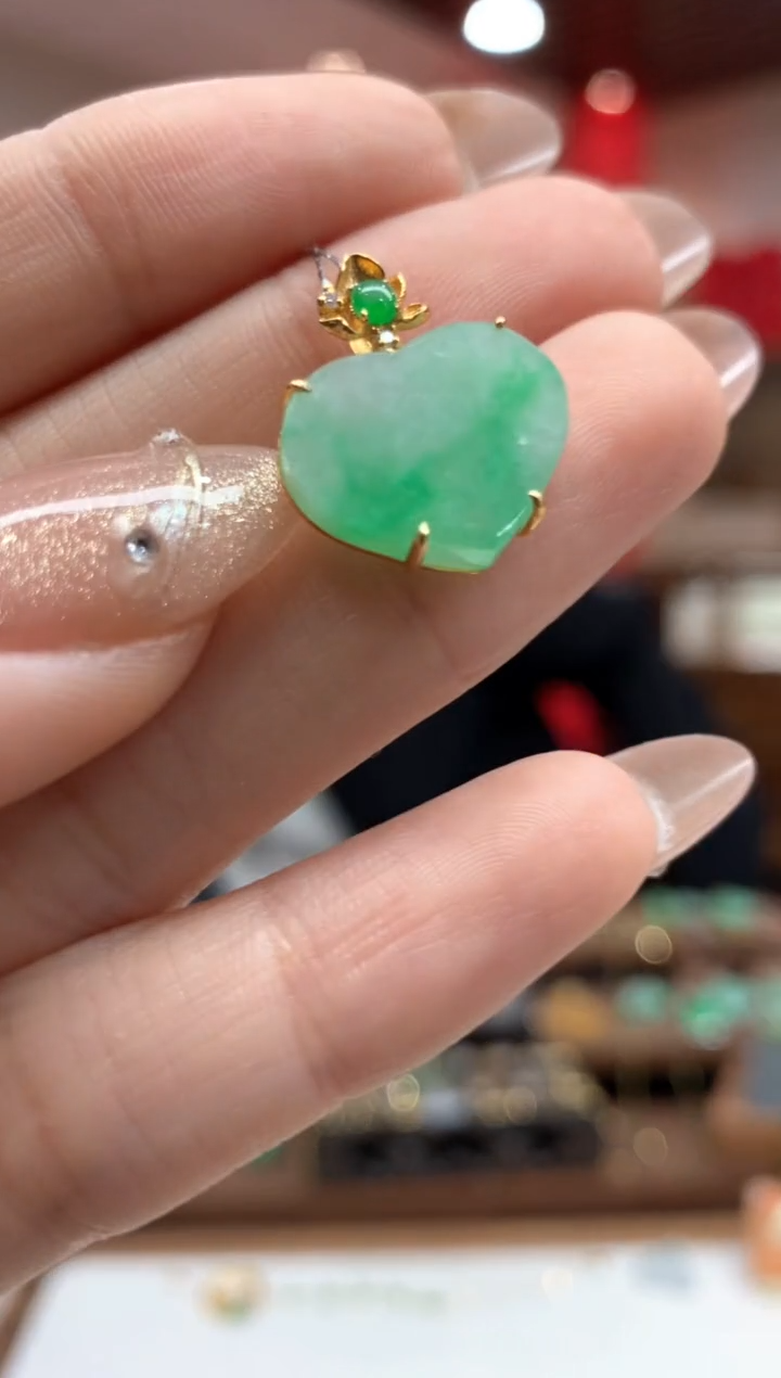 【闪购商品】翡翠吊坠(不含链)18K金镶嵌爱心