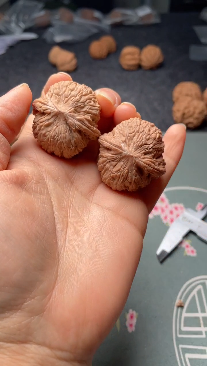 把件文玩核桃w245  绣球   38尺