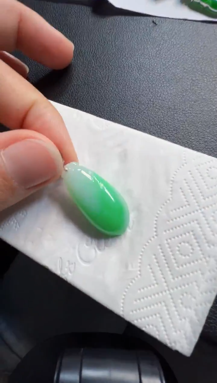 吊坠(不含链)18K金镶嵌翡翠680