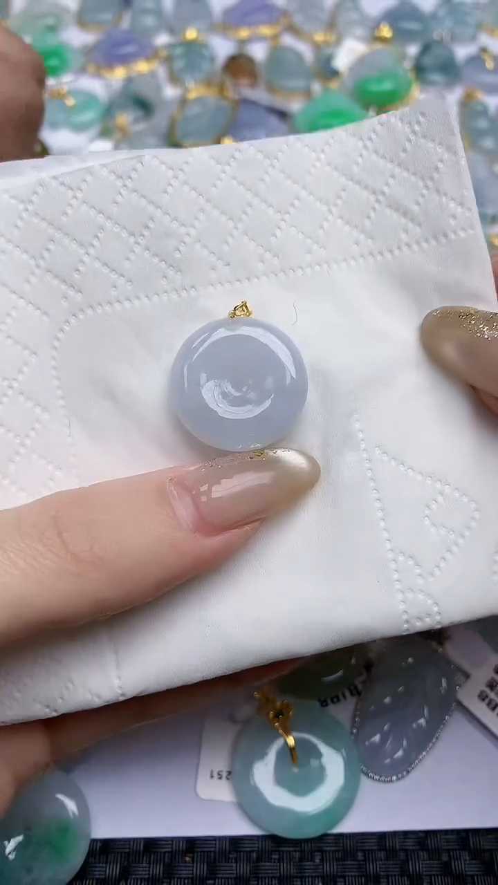 【闪购商品】翡翠颈饰未镶嵌天然A货翡翠 