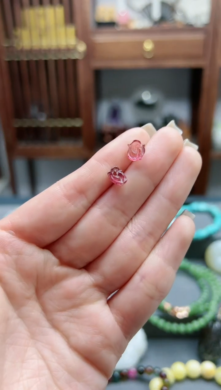 【闪购商品】碧玺耳钉18K金镶嵌18k金碧玺花耳钉*1 ZX