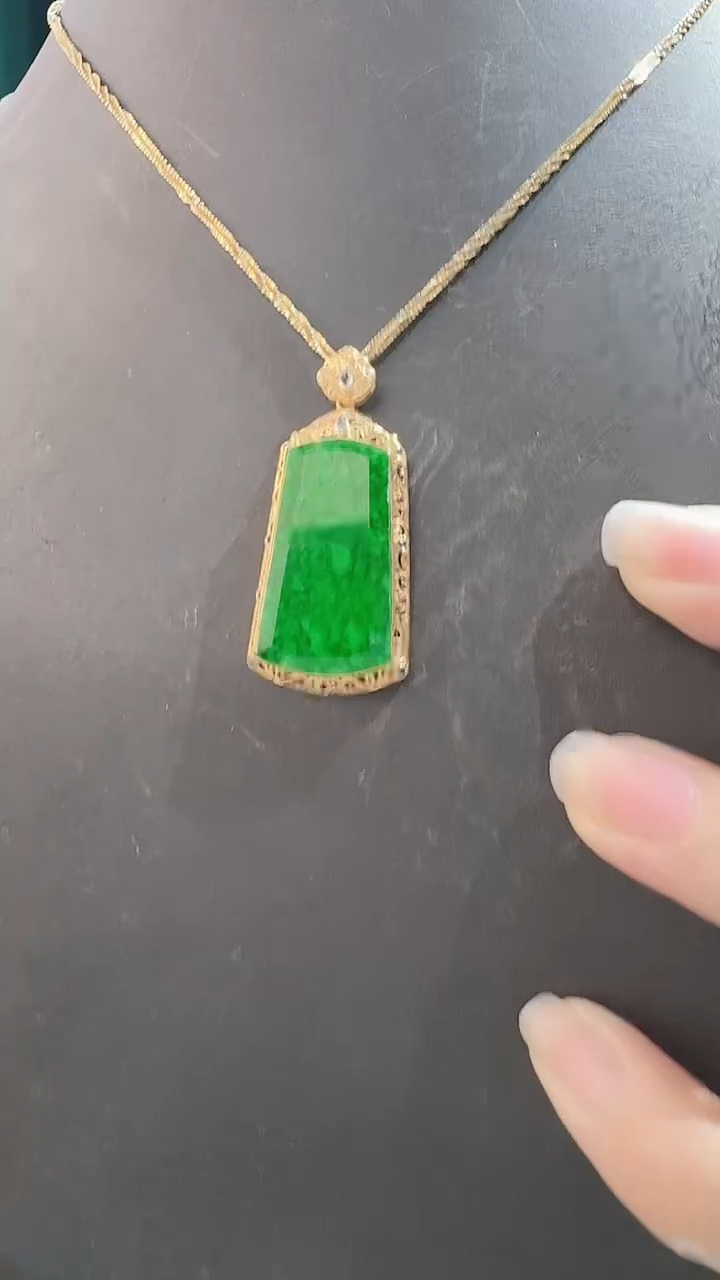 颈饰18K金镶嵌翡翠8888888