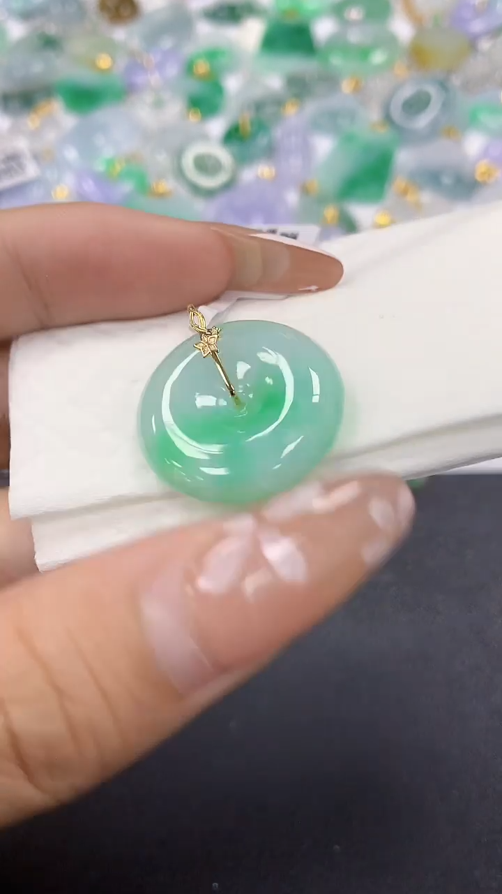 颈饰18K金镶嵌翡翠a货假一赔三支持复检百元上9元证书费自理