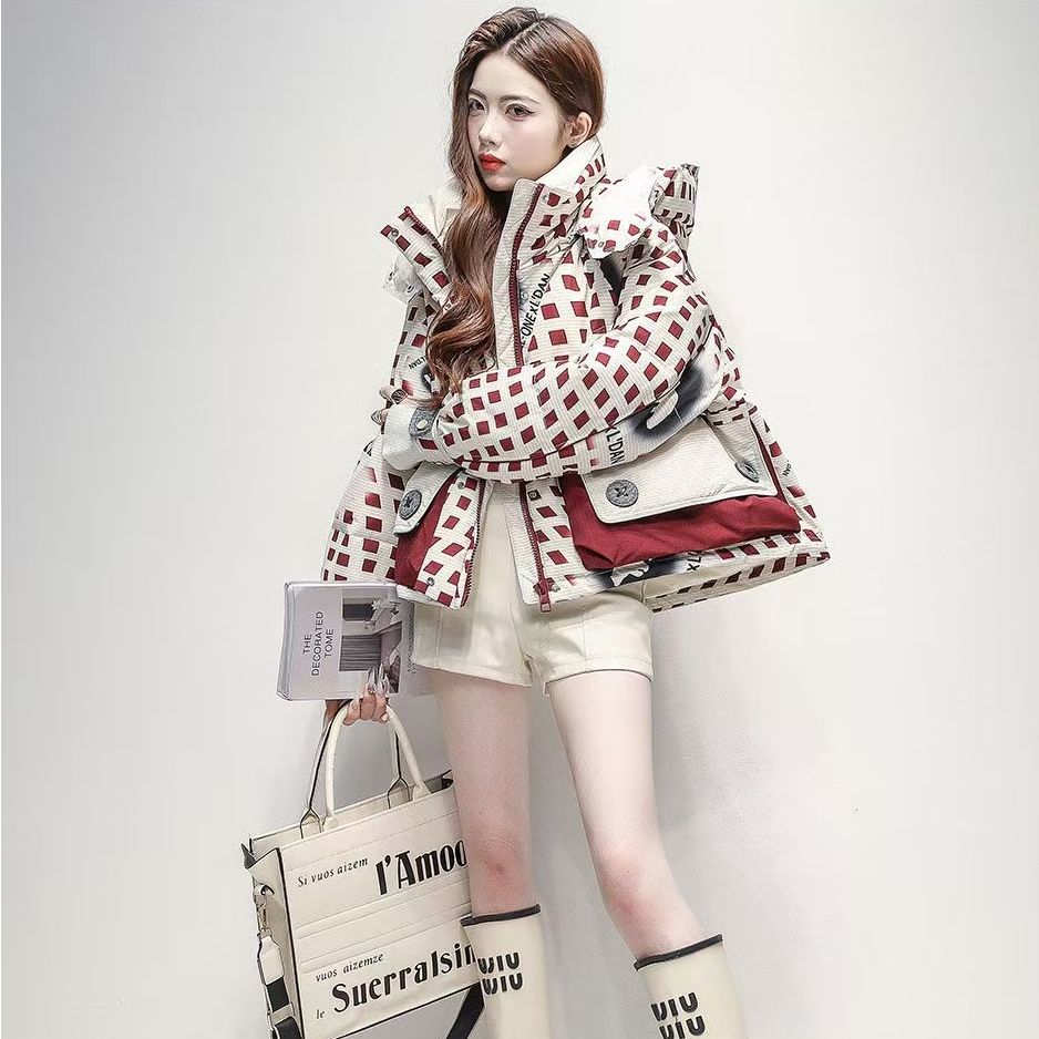 爱博尔时尚印花连帽羽绒服女短款2025冬新款白鸭绒羽绒外套S78069