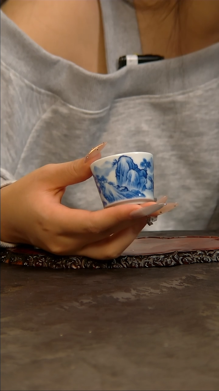 【闪购商品】青花手绘山水主人杯