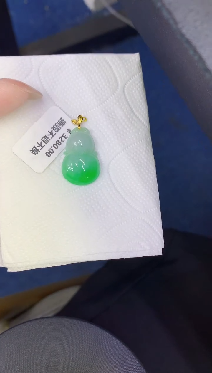 颈饰18K金镶嵌翡翠缅甸天然翡翠A货