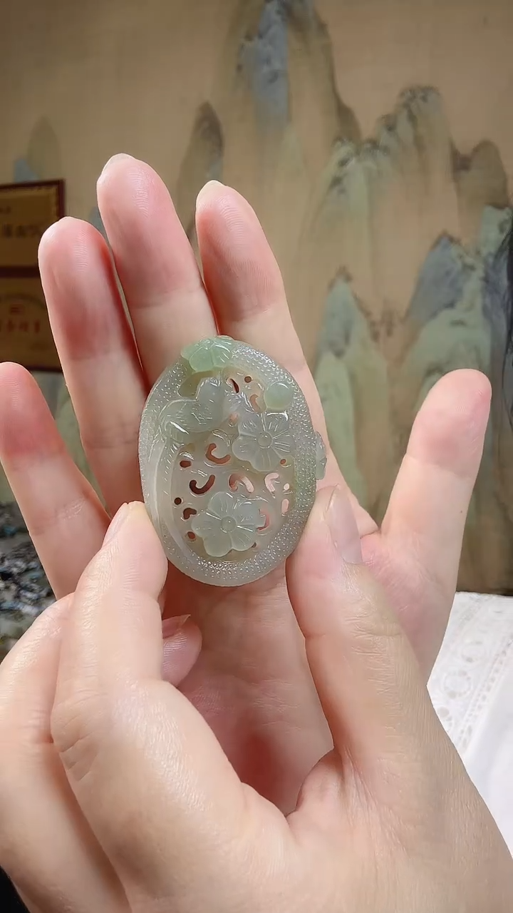 和田玉未镶嵌颈饰.