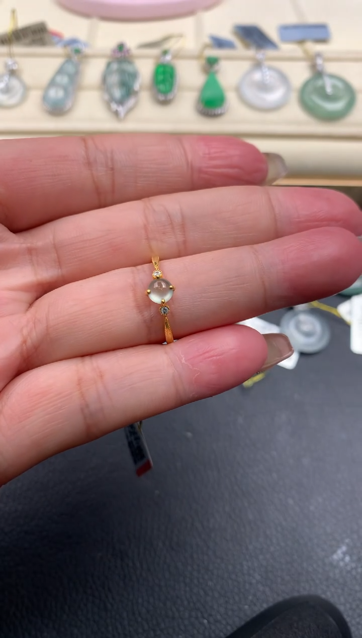 【闪购商品】翡翠戒指18K金镶嵌Q285      