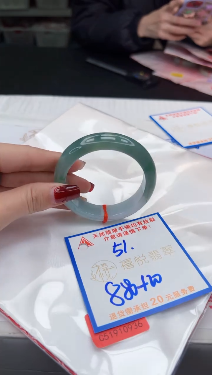 【闪购商品】翡翠手镯未镶嵌，手镯均需要有包容心