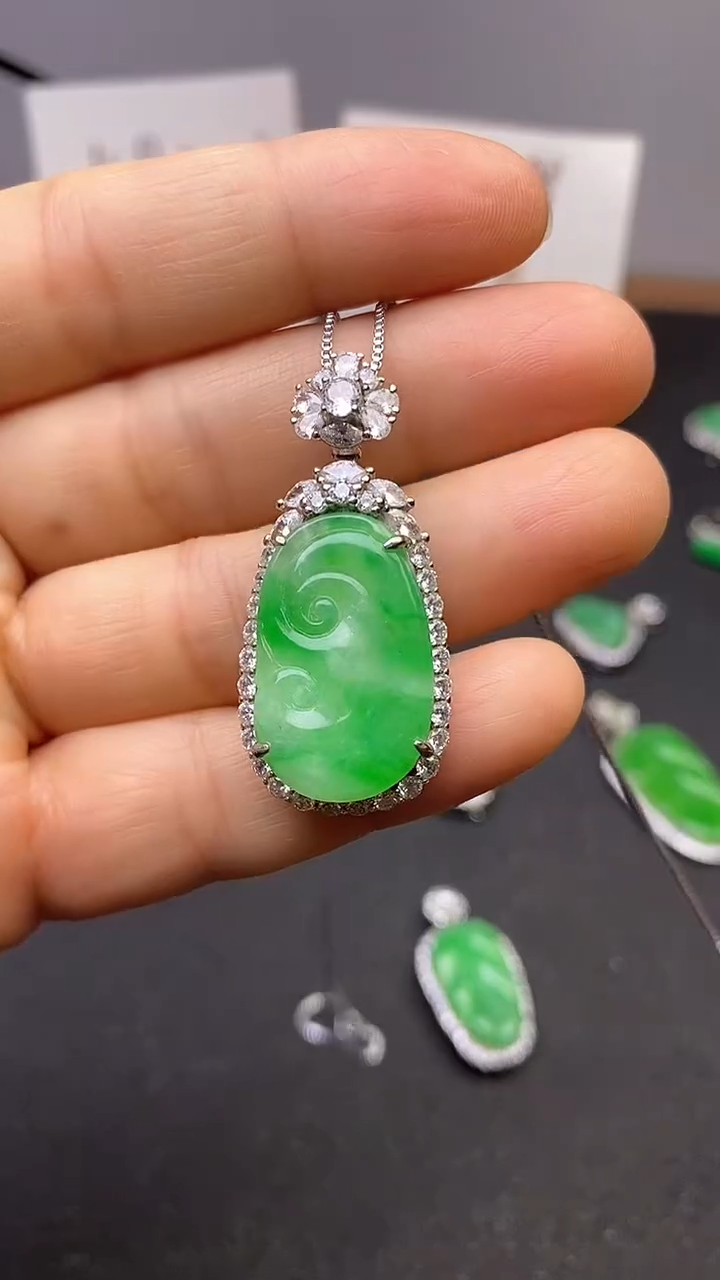 【闪购商品】翡翠吊坠(赠链)银S925镶嵌翡翠如意吊坠