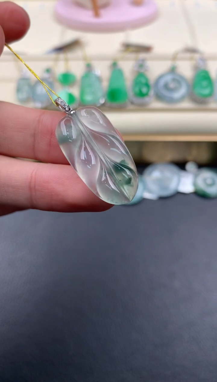 【闪购商品】翡翠挂件18K金镶嵌Q296    