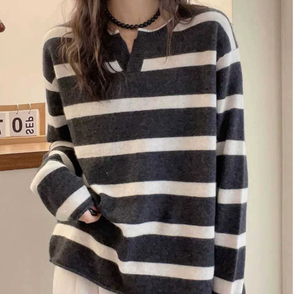 彩条圆领开叉领毛衣YFW125