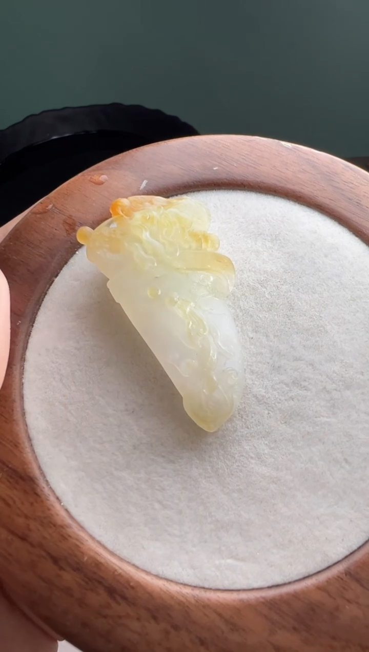 未镶嵌定制翡翠飘黄龙牙