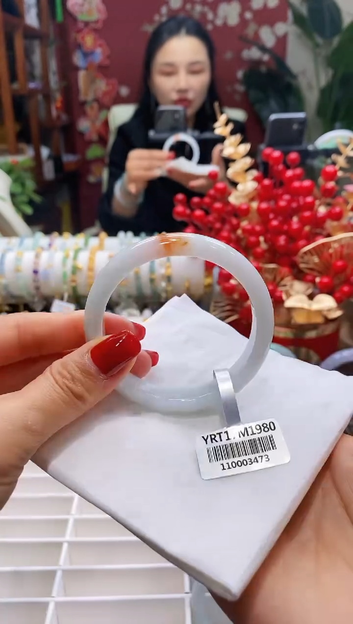 【闪购商品】翡翠手镯未镶嵌71红翡54-56/10.6*6.9
