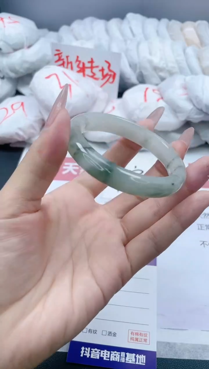 【闪购商品】石英质玉手镯未镶嵌234/56