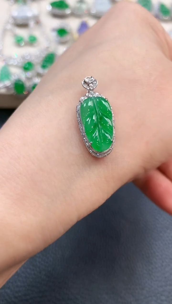 【闪购商品】翡翠吊坠(不含链)18K金镶嵌n4     