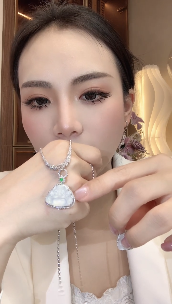 【闪购商品】翡翠吊坠(不含链)18K金镶嵌A50