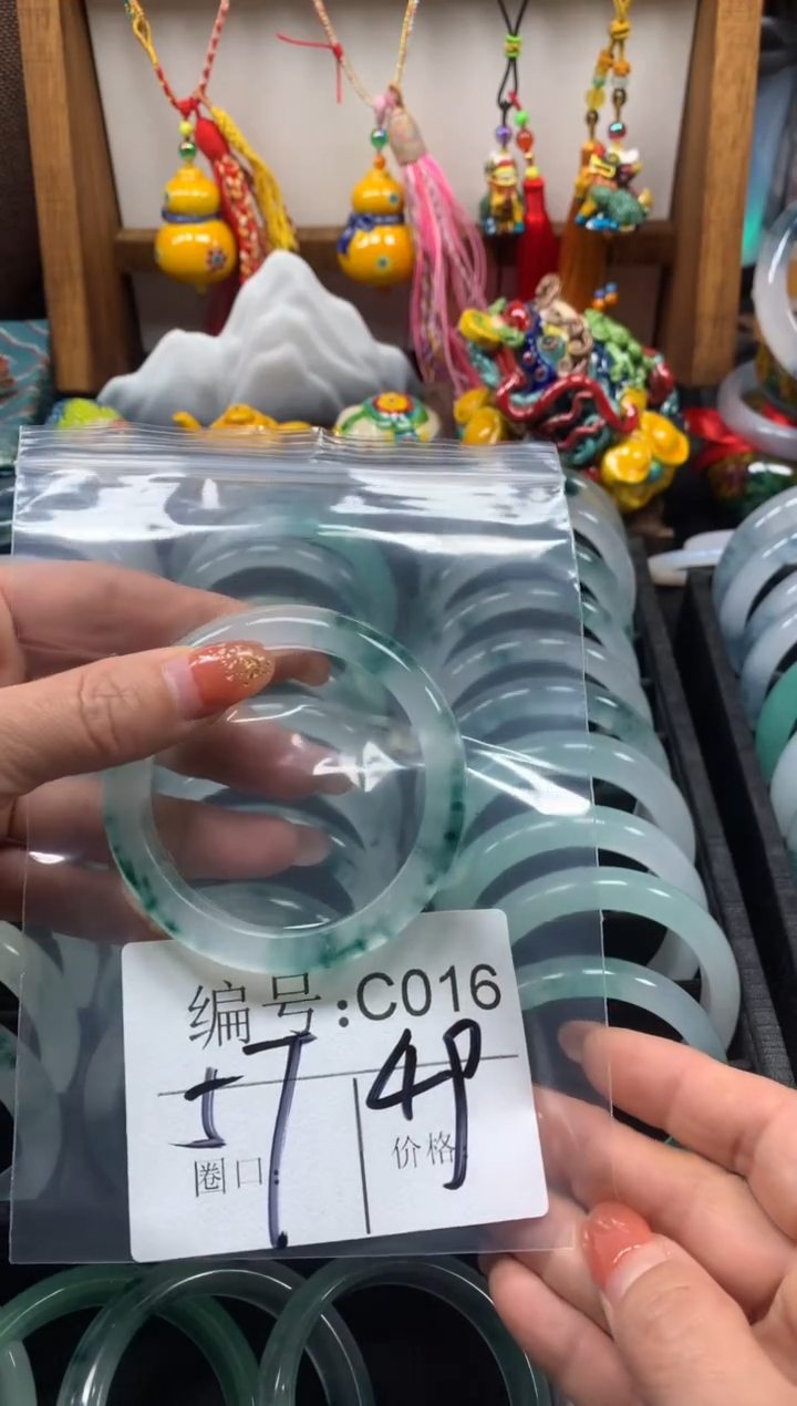 【闪购商品】石英质玉手镯未镶嵌57圈口C016