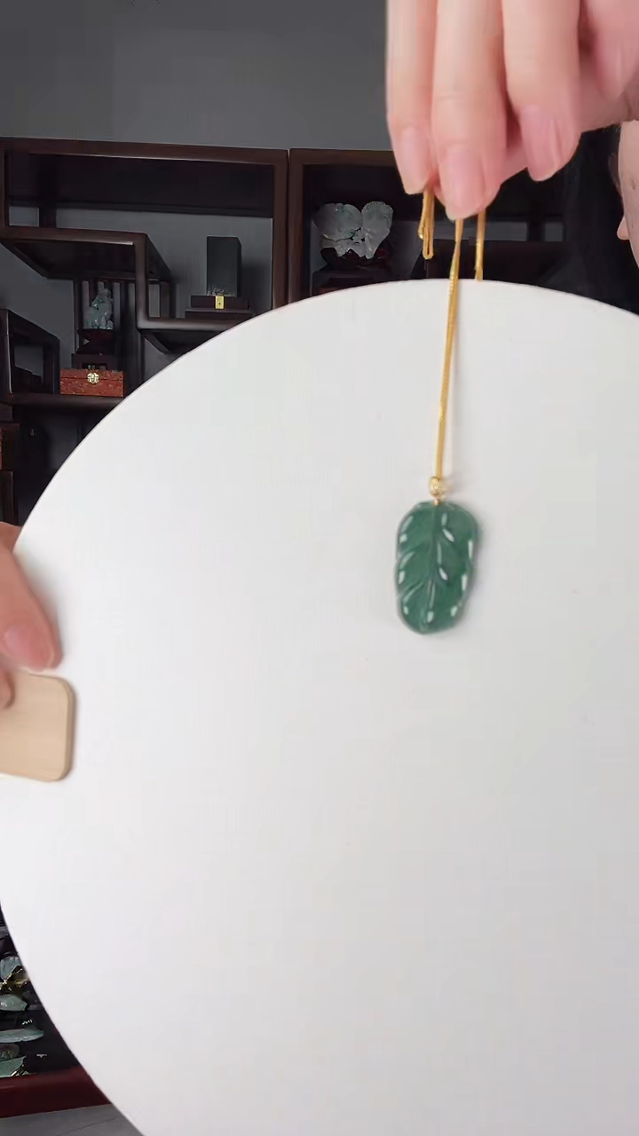 【闪购商品】翡翠颈饰未镶嵌叶子