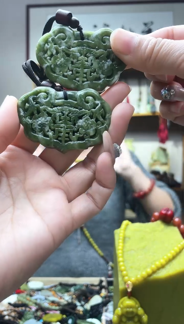 未镶嵌岫玉吊坠·