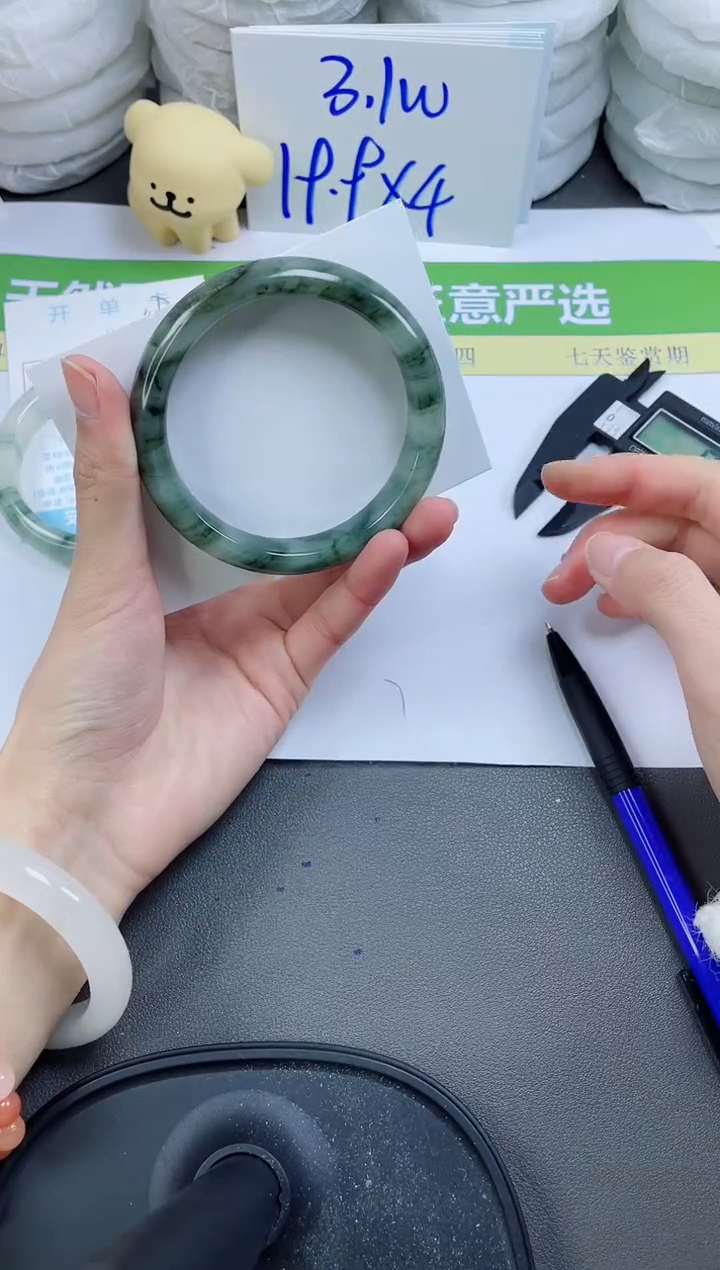 【闪购商品】石英质玉手镯未镶嵌150-58.8