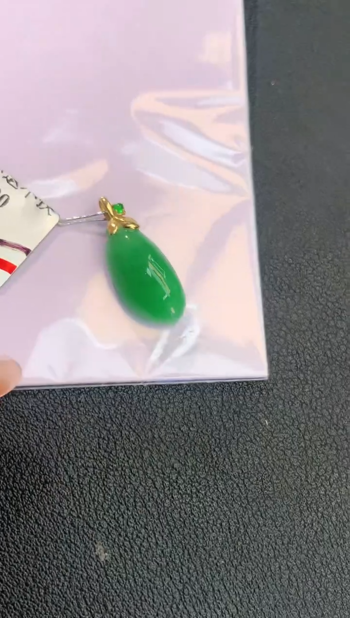 颈饰18K金镶嵌翡翠赠礼盒证书 丁丁