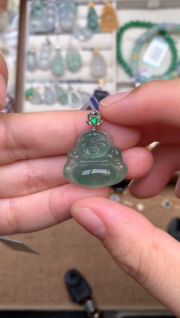 18K金镶嵌挂件翡翠1