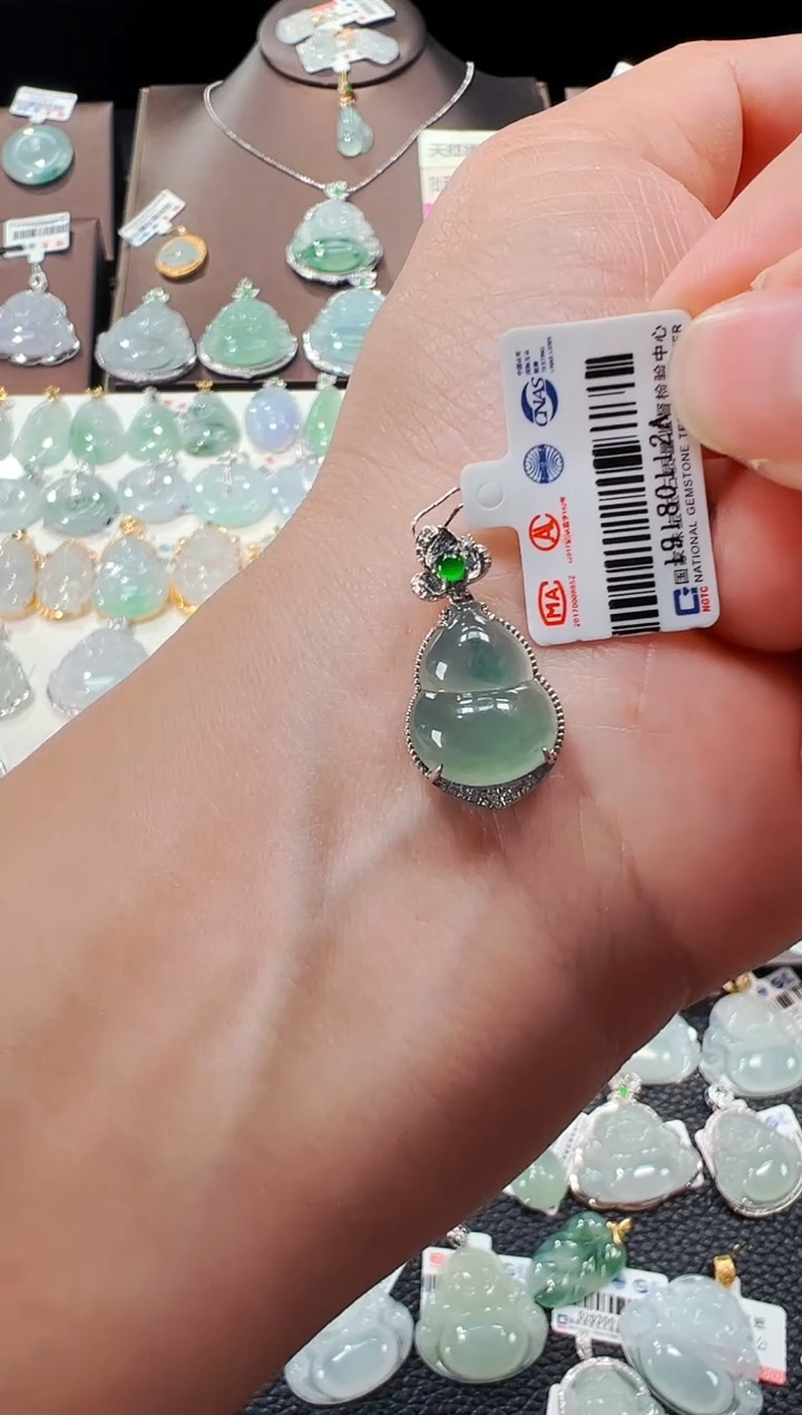 【闪购商品】翡翠吊坠(不含链)18K金镶嵌葫芦吊坠12A