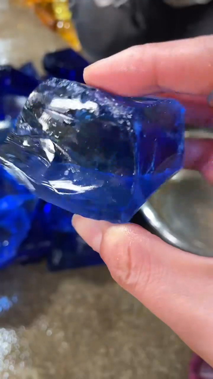 新疆五彩石原石摆件