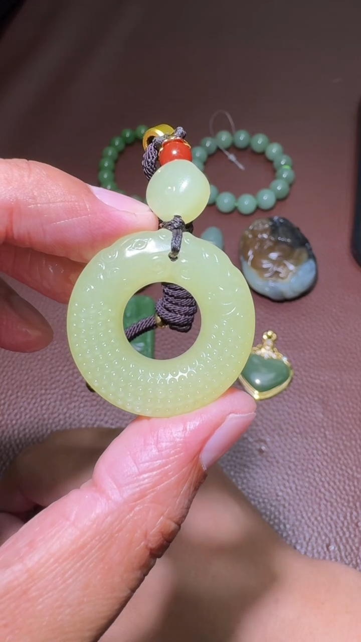 未镶嵌和田玉挂件和田玉