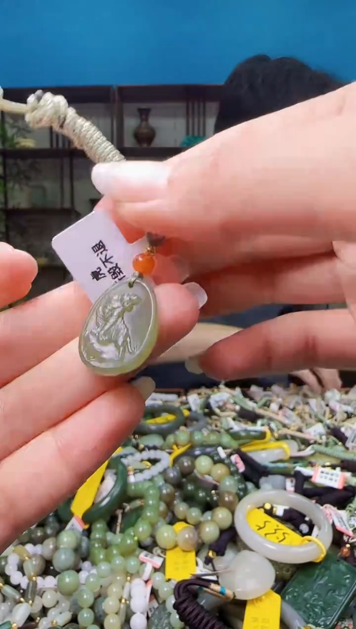 颈饰未镶嵌和田玉1