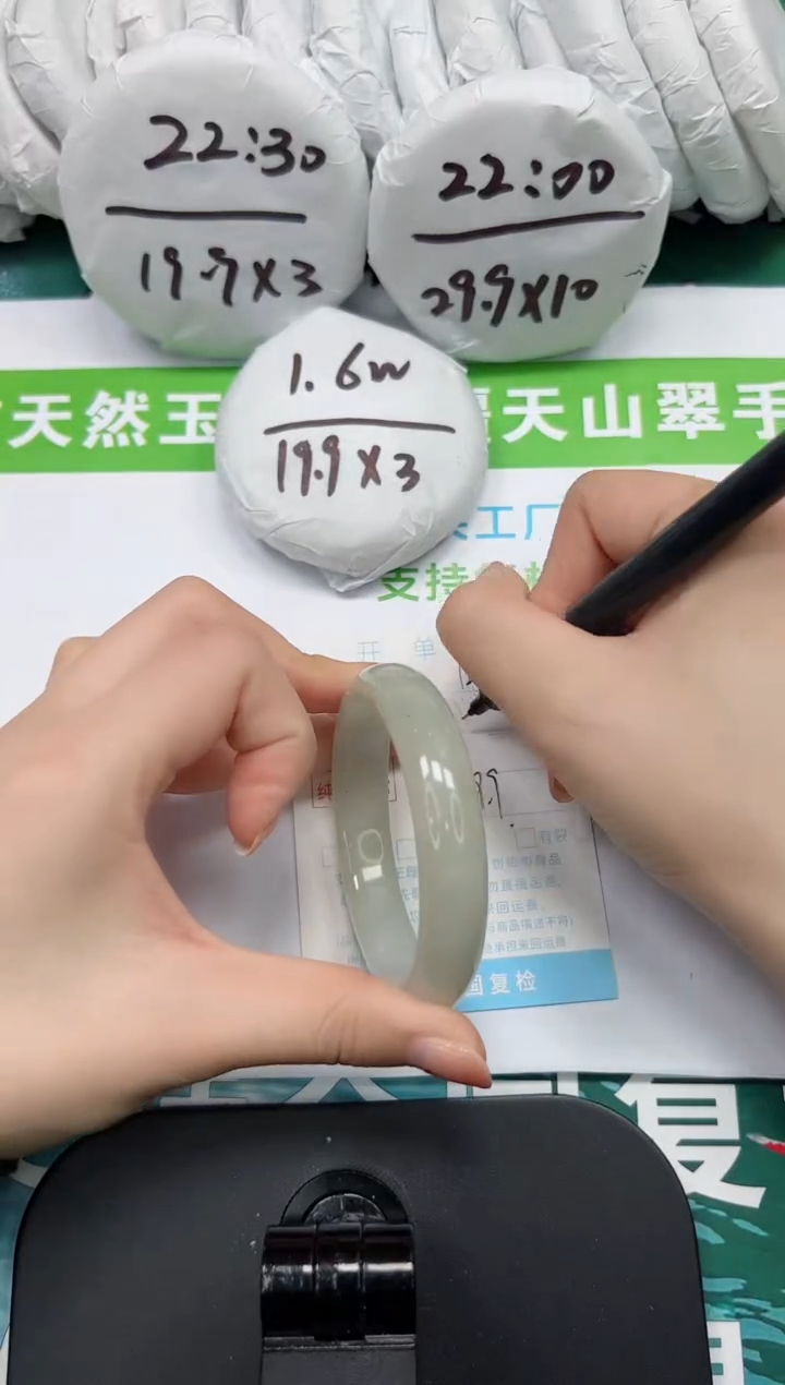 【闪购商品】石英质玉手镯未镶嵌k123-54