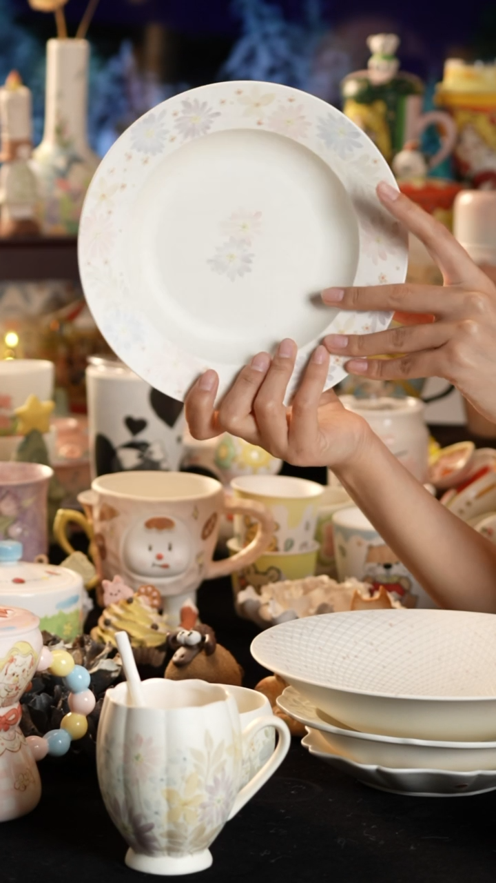 摆件陶景德镇釉下彩手绘设计师款陶瓷