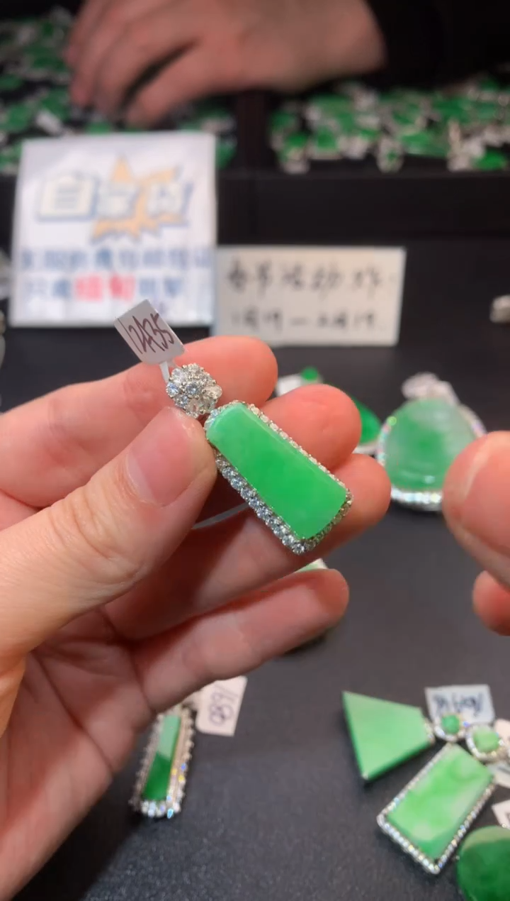 【闪购商品】翡翠颈饰银S925镶嵌翡翠1