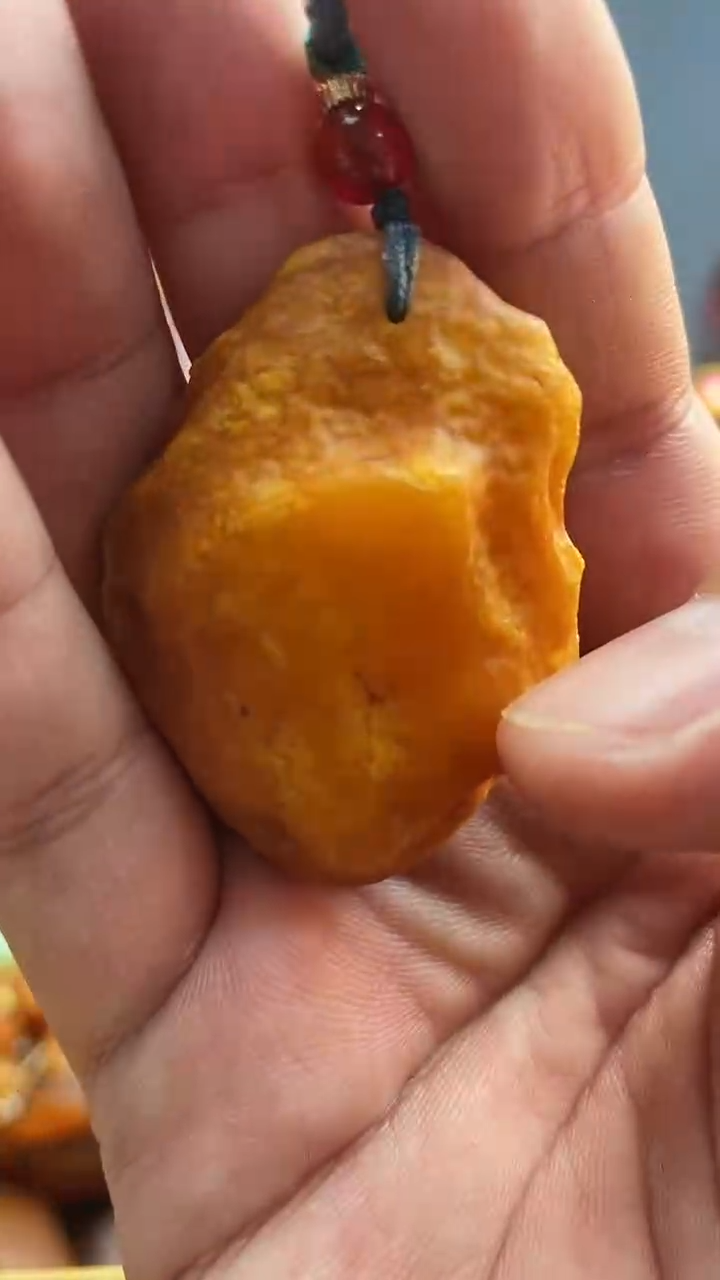 未镶嵌颈饰琥珀吊坠