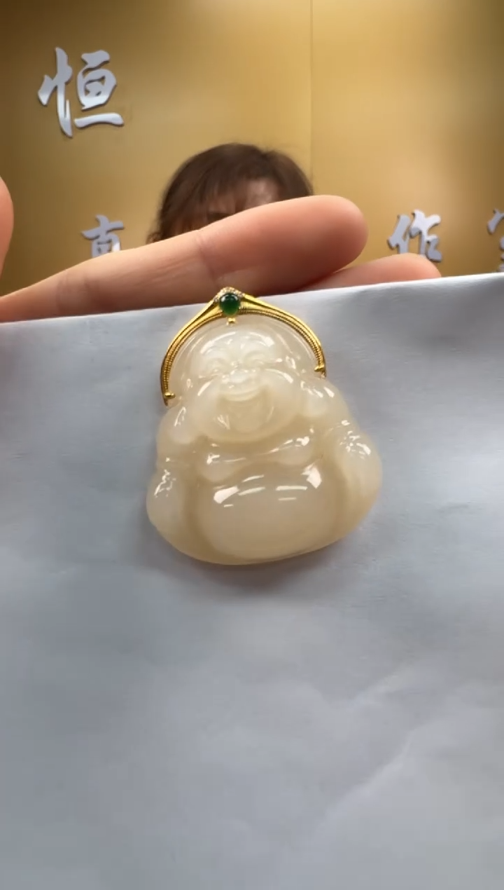 和田玉18K金镶嵌颈饰挂件