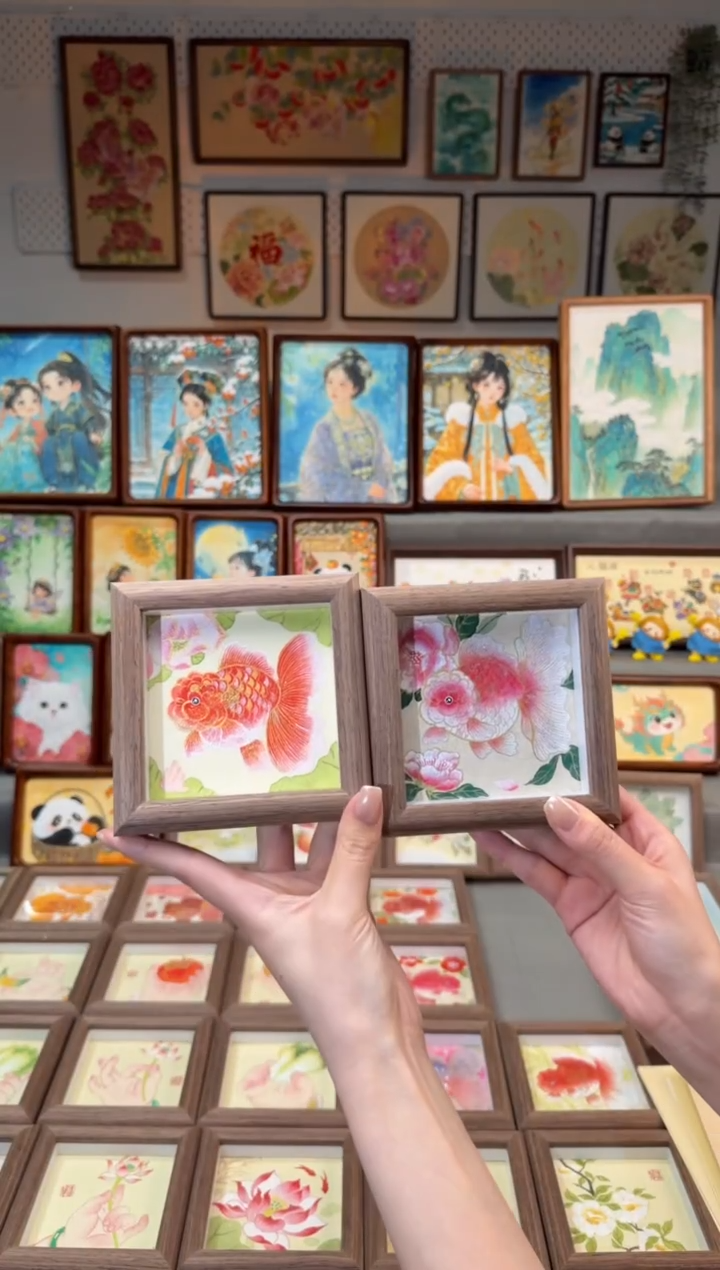 国画荷花小鱼 牡丹小鱼 手绘国画12