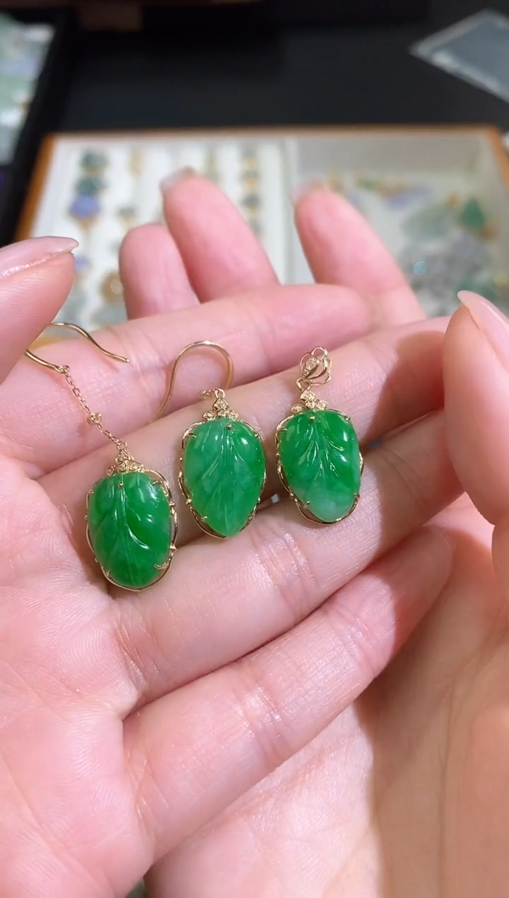 【闪购商品】翡翠颈饰18K金镶嵌2025022501175