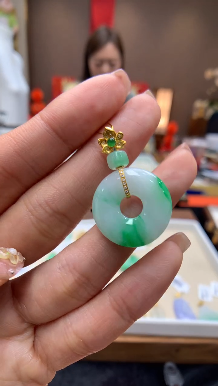 【闪购商品】翡翠颈饰18K金镶嵌甜甜圈