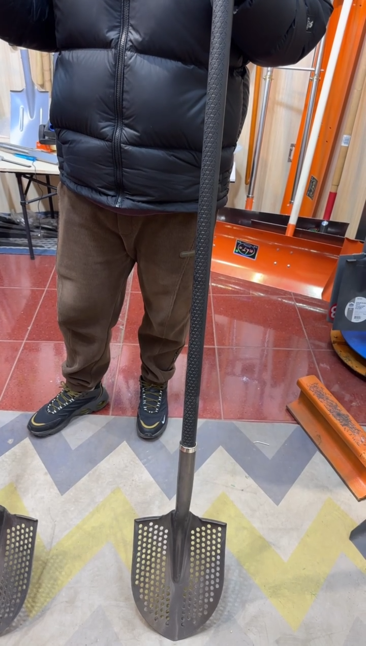 黑色纤维柄镂空锹