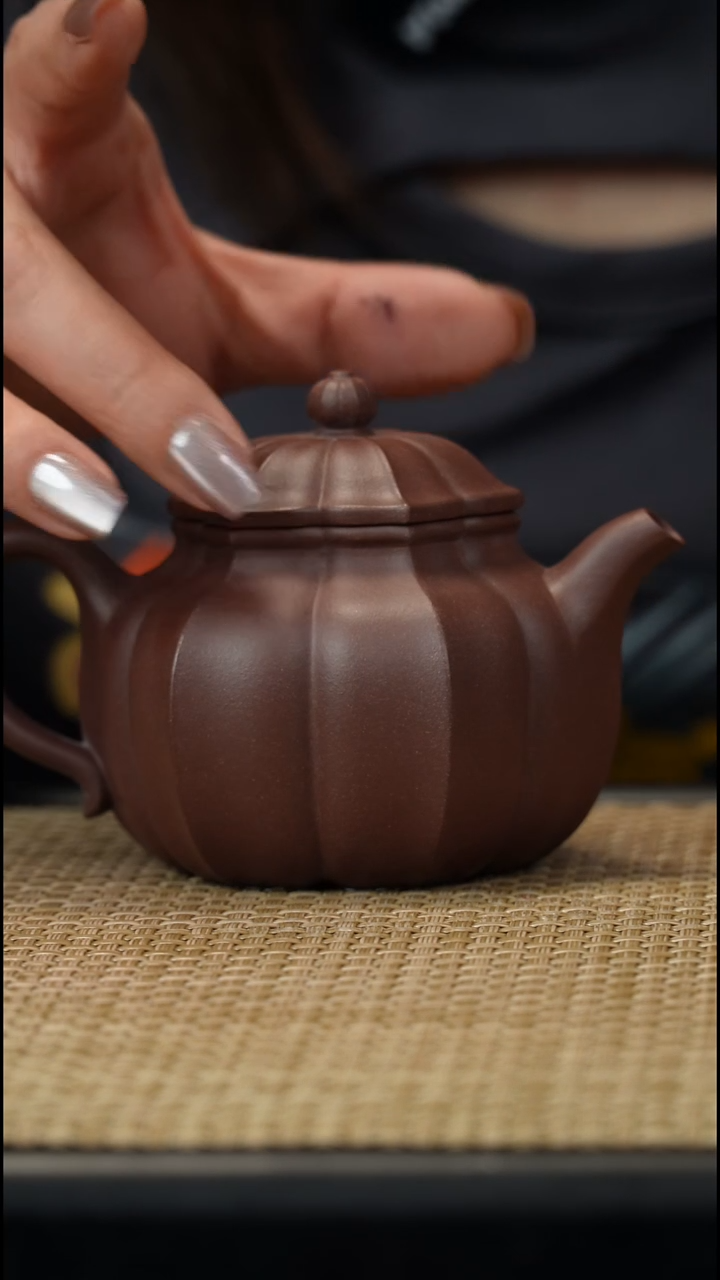 茶壶紫砂底槽清筋纹莲子160cc