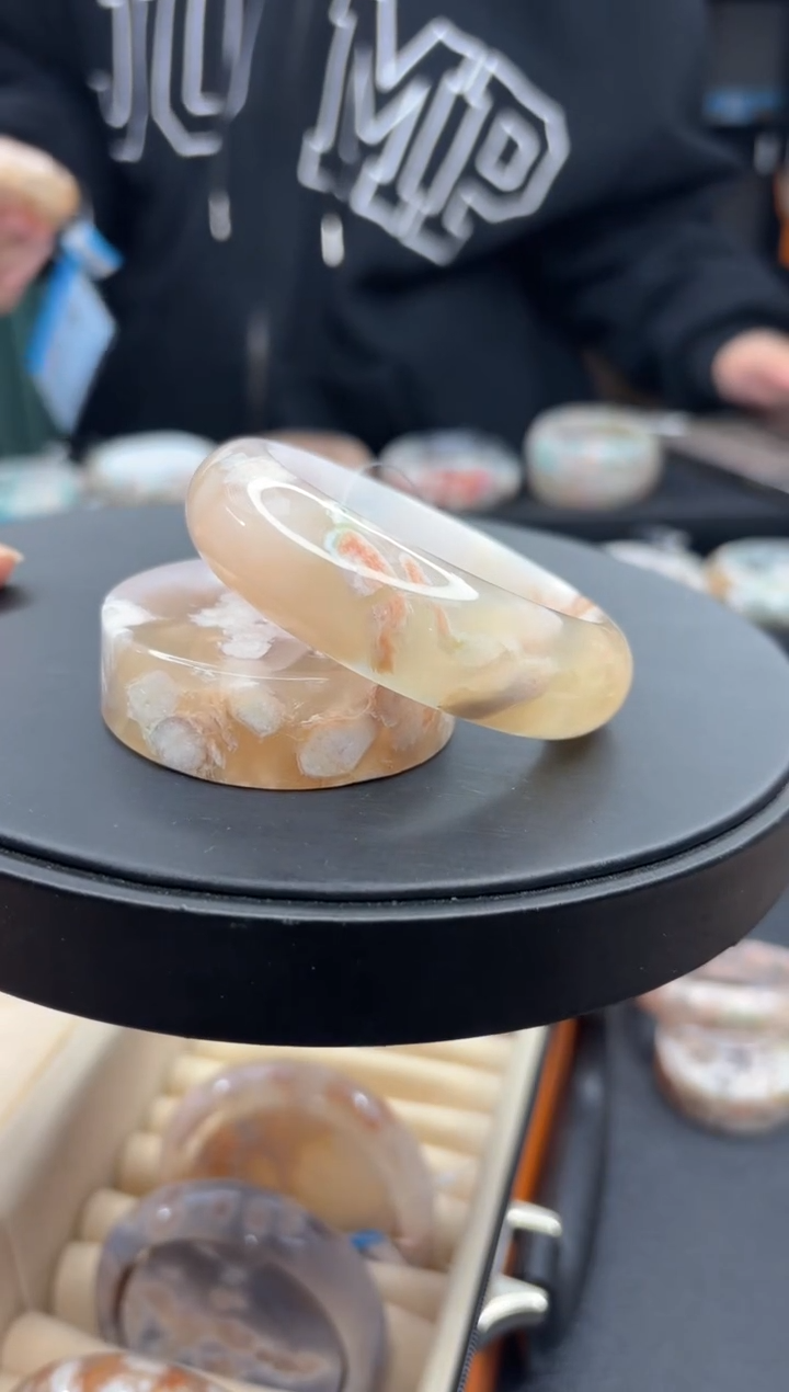 【闪购商品】石英质玉手镯未镶嵌600（55圈赠送镯心）