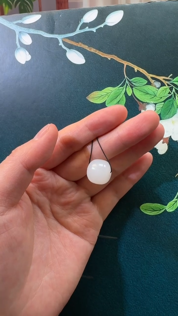 颈饰未镶嵌和田玉吊坠