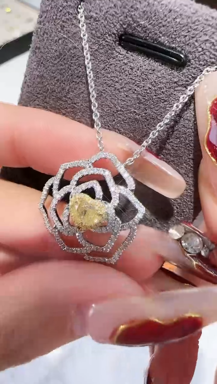 【闪购商品】钻石颈饰18K金镶嵌黄钻项链