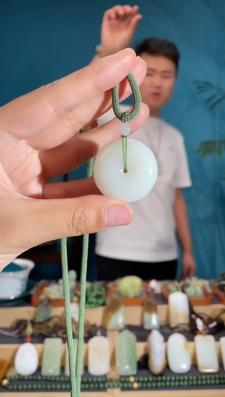 和田玉未镶嵌颈饰1